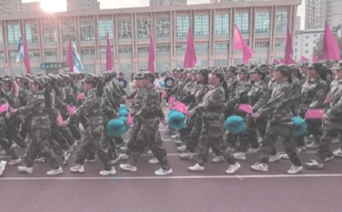新手學(xué)車起步操作步驟