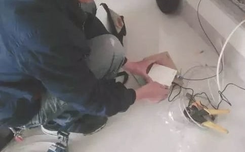 Win7系統(tǒng)打開寬帶連接電腦自動重啟怎么辦